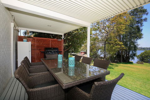 The Jetty At Culburra Beach - Pet Friendly Waterfront - Maitland Accommodation 2