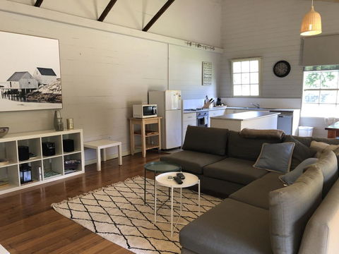 The Old Coolstore - Braeburn Apt - Maitland Accommodation 2