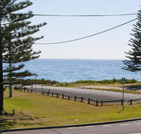 The Penguins Head - across from the beach - Maitland Accommodation