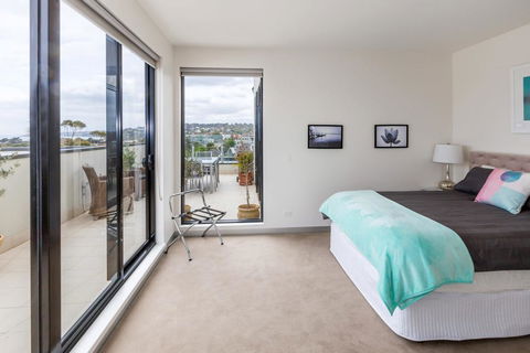 THE PENTHOUSE - MORNINGTON - Maitland Accommodation 3