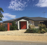 The Red Door - Maitland Accommodation