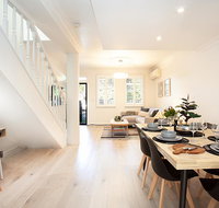 THE RENWICK - Hosted by L'Abode Accommodation - Maitland Accommodation