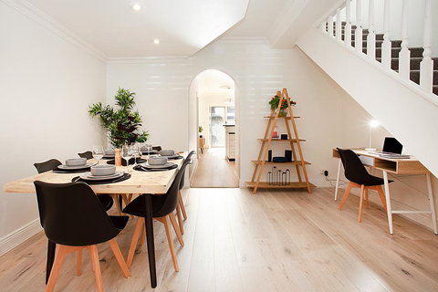 THE RENWICK - Hosted By: L'Abode Accommodation - Maitland Accommodation 3