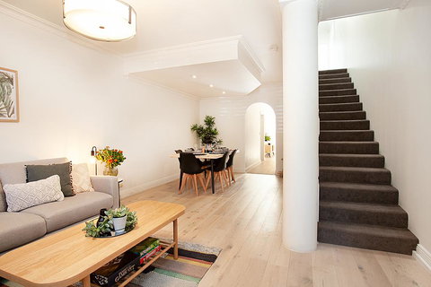 THE RENWICK - Hosted By: L'Abode Accommodation - Maitland Accommodation 1