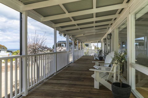The Summer House Retreat Torquay - Maitland Accommodation 1