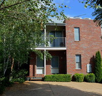 The Track - beautiful townhouse in Bright - Maitland Accommodation