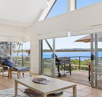 Tilbury Breeze - ocean views comfort and style - Maitland Accommodation