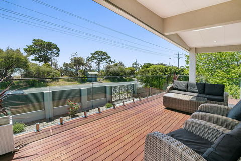 Top Class Beach Front Tootgarook - Maitland Accommodation 1