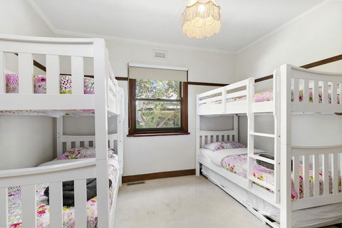 Torquay Retreats Aus - Bristol Road - Maitland Accommodation 3