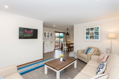 Torquay Retreats Aus- TwentyTwo Pride - Maitland Accommodation 2