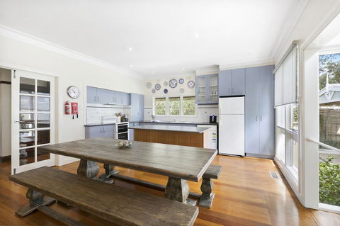 Torquay Retreats Aus - Bristol Road - Maitland Accommodation 2