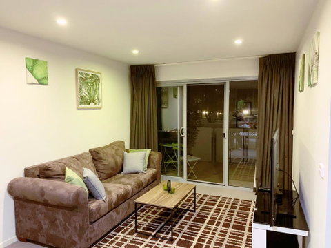 Tranquil, Relaxing Forrest Style Apartment - Braddon CBD - Maitland Accommodation 0
