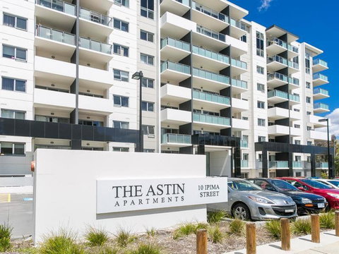 Tranquil, Relaxing Forrest Style Apartment - Braddon CBD - Maitland Accommodation 2