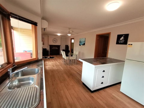 Treetops Hideaway - Maitland Accommodation 3