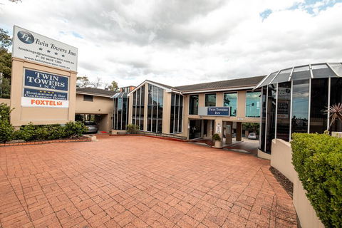 Twin Towers Inn - Maitland Accommodation 3