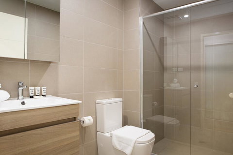 Ultra Modern Studio Suite With Balcony Near Shops - Maitland Accommodation 1