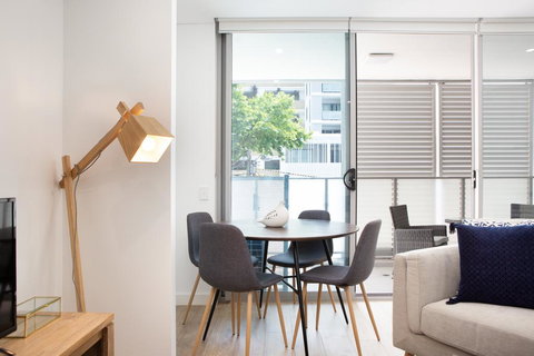 Ultra Modern Studio Suite With Balcony Near Shops - Maitland Accommodation 2