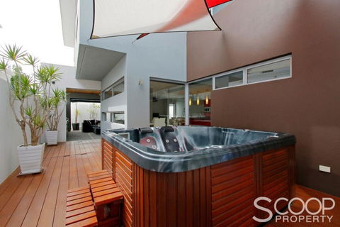 Ultra Stylish Fremantle Area - Maitland Accommodation 0