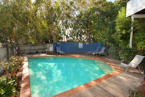 Unit 2, On The Park, 22 Frank Street Coolum Beach, 400 BOND, LINEN INCLUDED - Maitland Accommodation 1