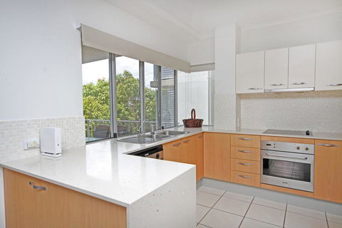 Unit 2, Sea Breeze Villas- 39 First Avenue Coolum - WIFI, 400 Bond - Maitland Accommodation 2