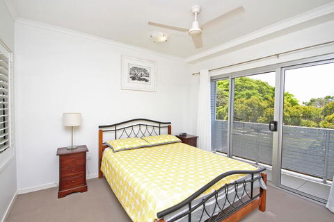 Unit 2, Sea Breeze Villas- 39 First Avenue Coolum - WIFI, 400 Bond - Maitland Accommodation 3