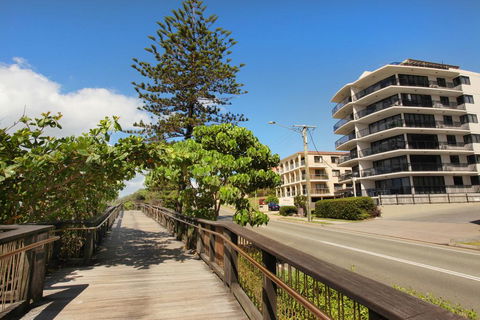 Unit 2, The Rocks, 1746 David Low Way Coolum Beach - Maitland Accommodation 2