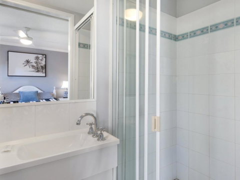 Unit 3 Emerald Shores - Shipping Lane Views! - Maitland Accommodation 2