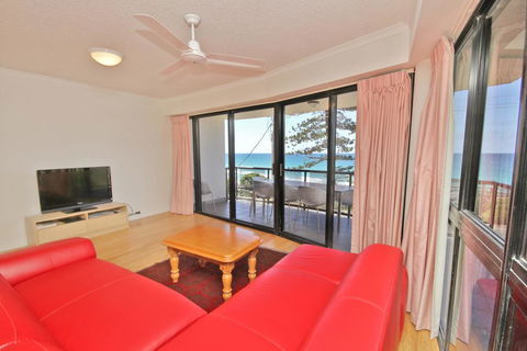 Unit 3 Phoenix Apartments, 1736 David Low Way Coolum Beach - Linen Incl. WIFI, 500 Bond - Maitland Accommodation 2