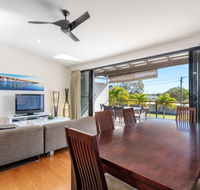 Unit 3 Rainbow Surf - Modern double storey townhouse with large shared pool close to beach and shop - Maitland Accommodation