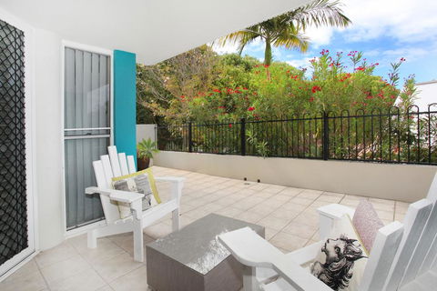Unit 3, On The Park, 22 Frank Street Coolum Beach, 400 BOND, LINEN INCLUDED - Maitland Accommodation 1
