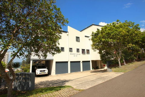 Unit 4, Beaumont Sur Mer, 13 - 15 Pacific Terrace Coolum Beach, 400 BOND, LINEN SUPPLIED - Maitland Accommodation 1