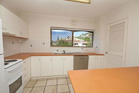 Unit 4, Cooltoro Court, 7 Frank Street Coolum Beach, 400 BOND, LINEN INCLUDED - Maitland Accommodation 3