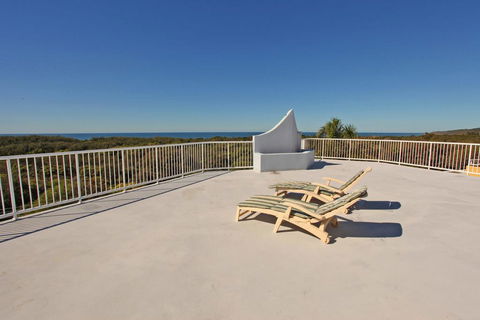 Unit 4, Coolum Sands Apartments, 34 First Avenue Coolum Beach, 400 BOND, LINEN SUPPLIED - Maitland Accommodation 3