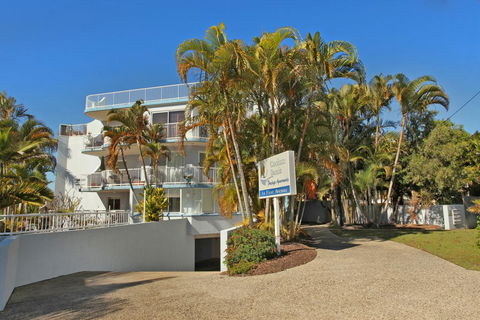 Unit 4, Coolum Sands Apartments, 34 First Avenue Coolum Beach, 400 BOND, LINEN SUPPLIED - Maitland Accommodation 2