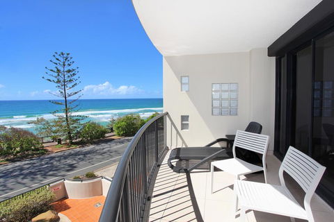 Unit 4, The Rocks, 1746 David Low Way Coolum Beach - 500 Bond - Maitland Accommodation 1
