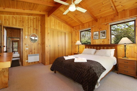 Until - Country Garden Setting - Maitland Accommodation 0