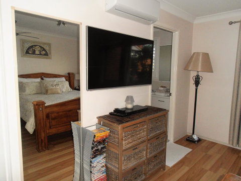 Unwind In This Gorgeous Retreat - Maitland Accommodation 3