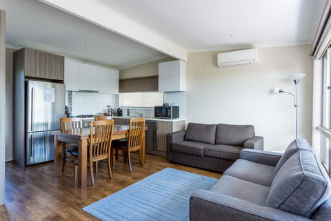 Upstairs Cottage On Beachurst - Maitland Accommodation 3
