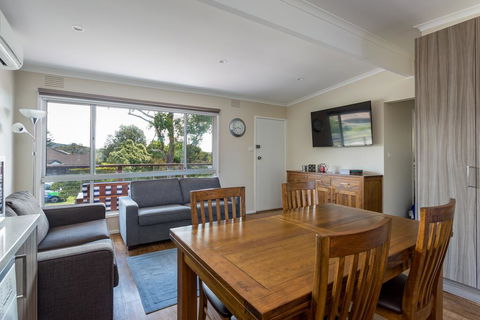 Upstairs Cottage On Beachurst - Maitland Accommodation 2