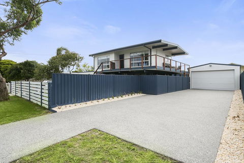 Upstairs Cottage On Beachurst - Maitland Accommodation 1