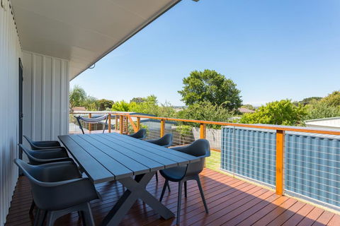 Upstairs Cottage On Beachurst - Maitland Accommodation 0