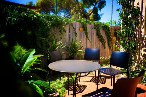 UrbanStyle Claremont Apartment - Maitland Accommodation 1