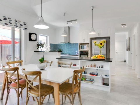 Venice On The Beach - Maitland Accommodation 0