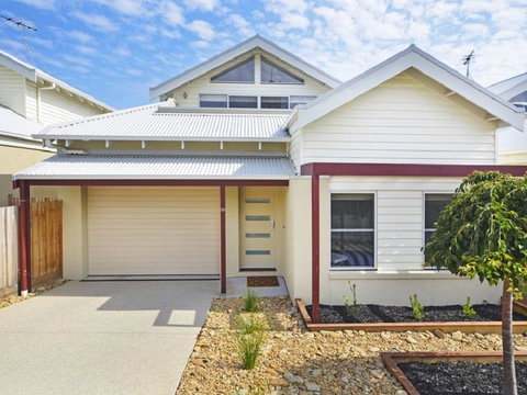 Villa By The Sea - Maitland Accommodation 3