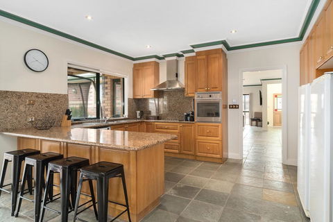 Villa Di Morcone By The Bay - Maitland Accommodation 3