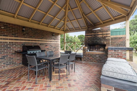 Villa Di Morcone By The Bay - Maitland Accommodation 1