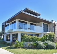 Villa Sorrento Waterside at Trinity Point - Maitland Accommodation