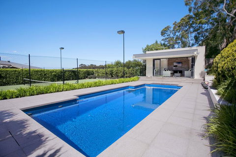 Vue De La Mer Luxury Family Retreat With Tennis Court, Pool, Spa, Water Views - Maitland Accommodation 3