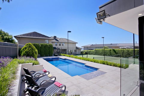Vue De La Mer Luxury Family Retreat With Tennis Court, Pool, Spa, Water Views - Maitland Accommodation 0
