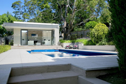 Vue De La Mer Luxury Family Retreat With Tennis Court, Pool, Spa, Water Views - Maitland Accommodation 2